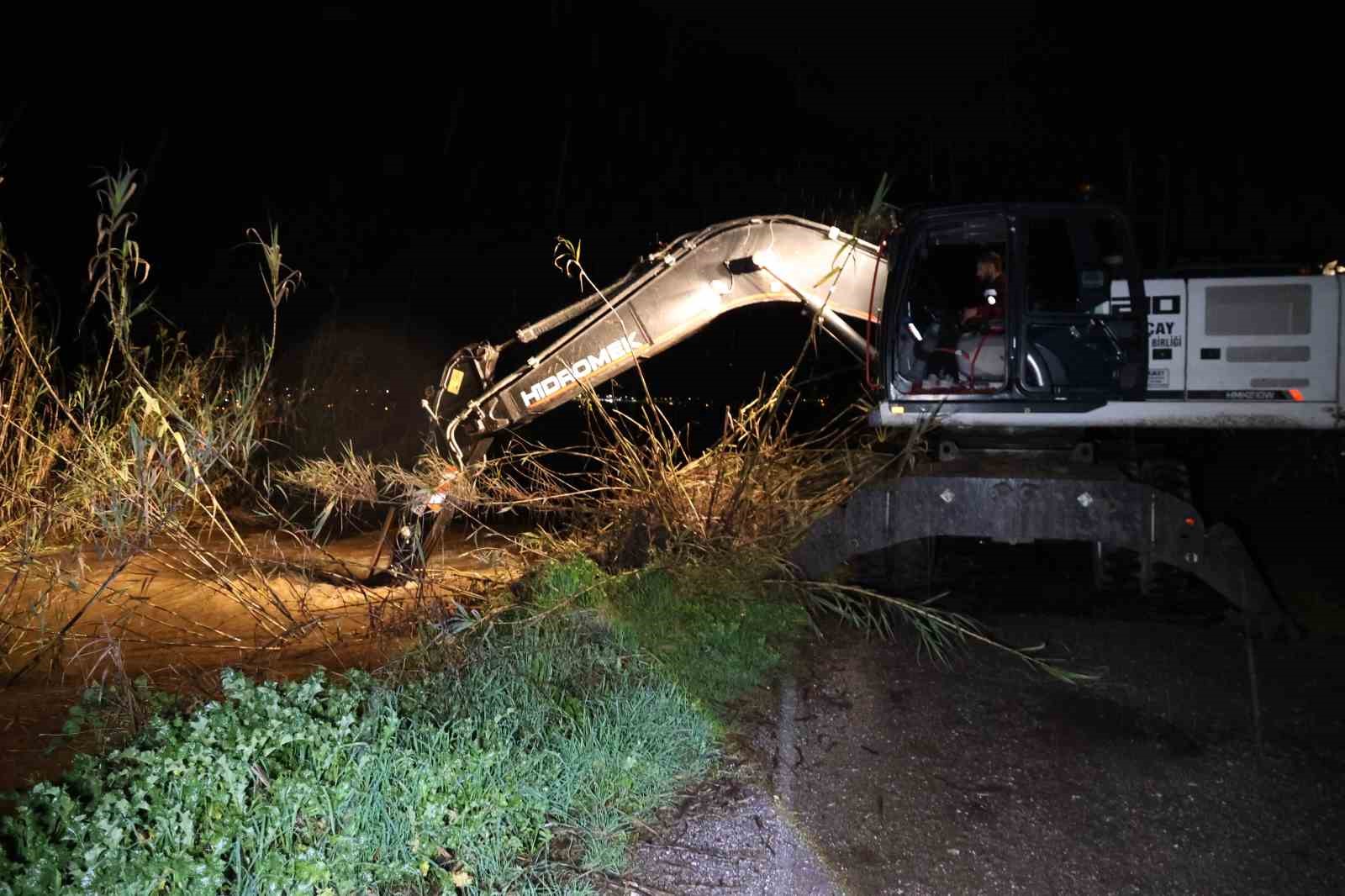 Aydın’da Emirdoğan Çayı taştı