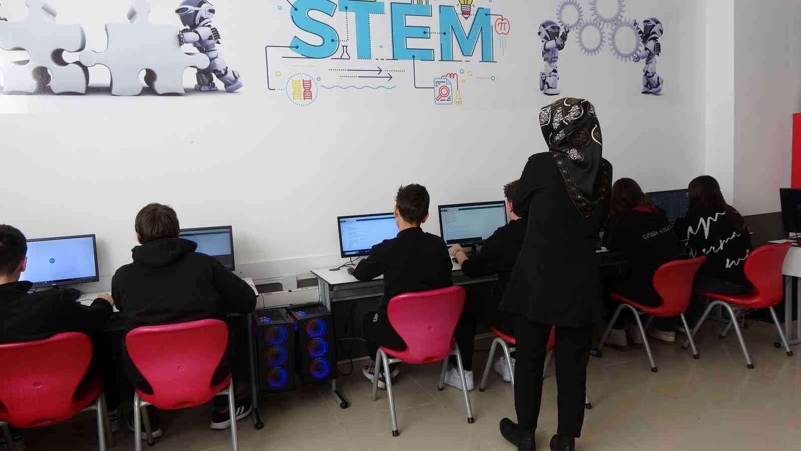 Yozgatlı gençler ileri teknoloji ile geleceğe hazırlanıyor