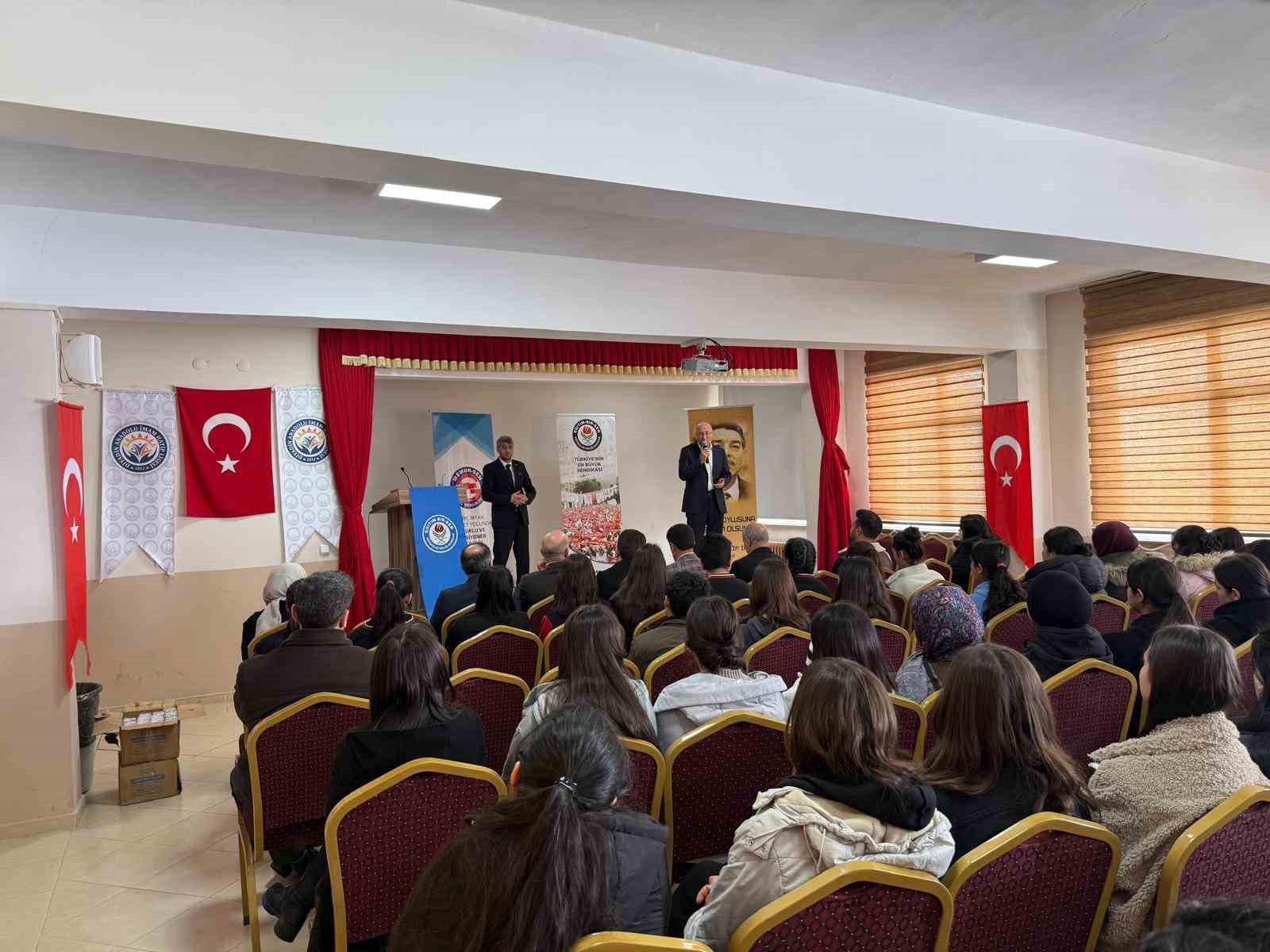 Diyadin&rsquo;de "Bir bilenle bilge nesil" projesi &ouml;ğrencilerle buluştu

