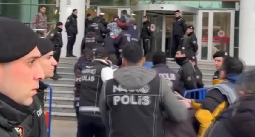 Bursa&rsquo;da 700 polisle şafak operasyonu...Camdan uyuşturucuyu b&ouml;yle atmak istedi