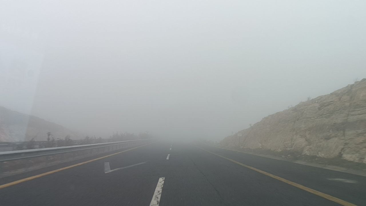 Şanlıurfa-Gaziantep yolunda yoğun sis etkili oldu
