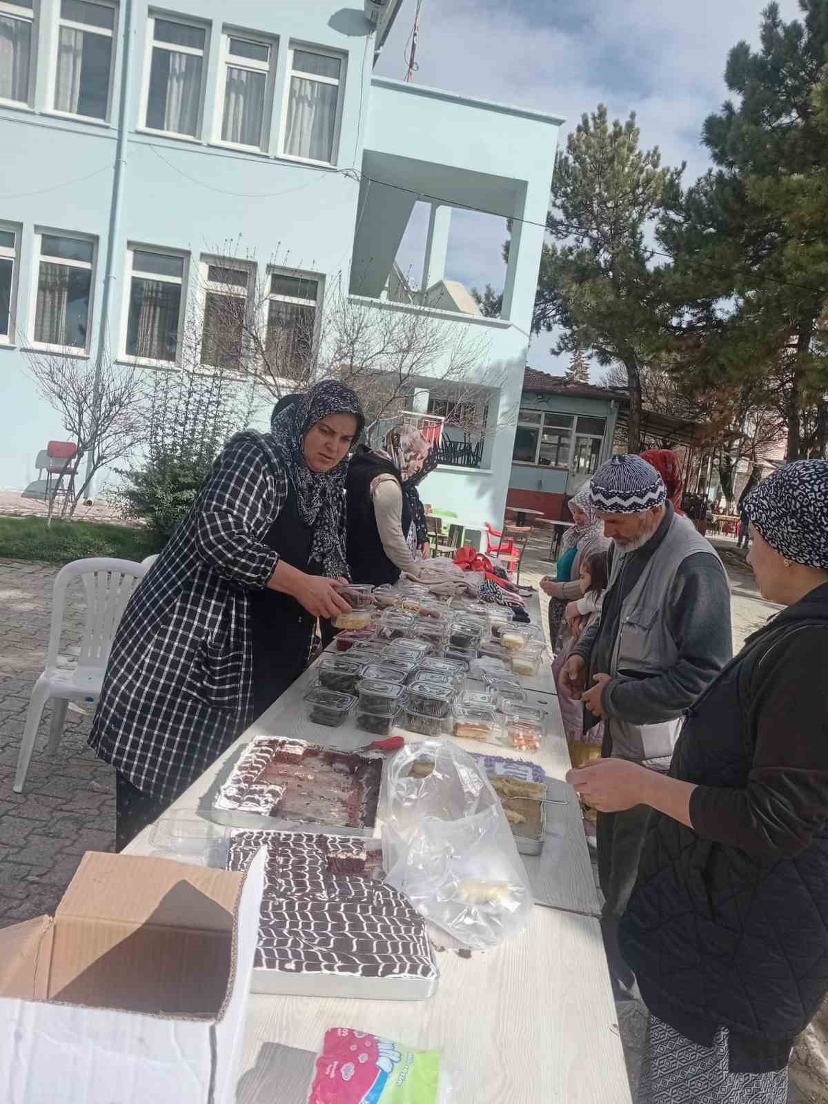 K&ouml;yde dikiş nakış kursu yararına sergi d&uuml;zenlendi
