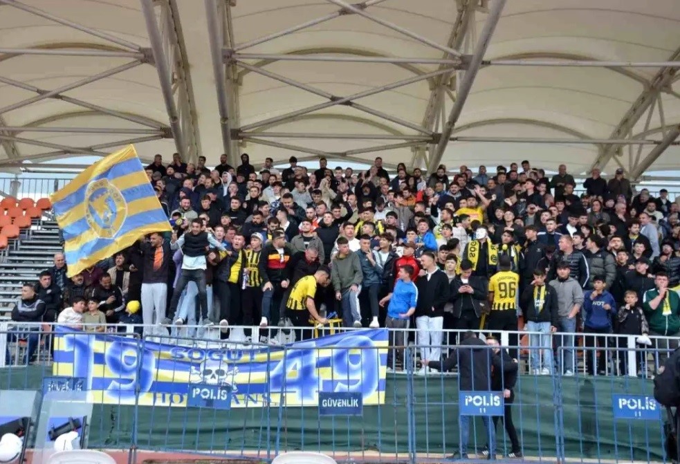 Deplasman yasağı olmasına rağmen taraftar alınmasına tepki
