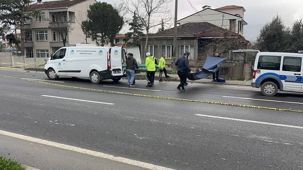 D-650&rsquo;de feci kaza: Otomobilin &ccedil;arptığı anne yaralandı, kızı hayatını kaybetti
