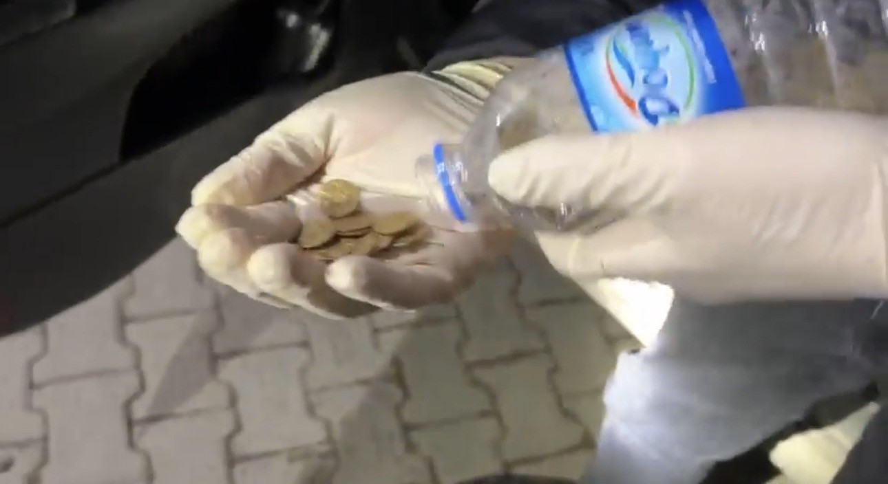 Ağrı’da 5 bin litre kaçak akaryakıt ve 499 sikke ele geçirildi