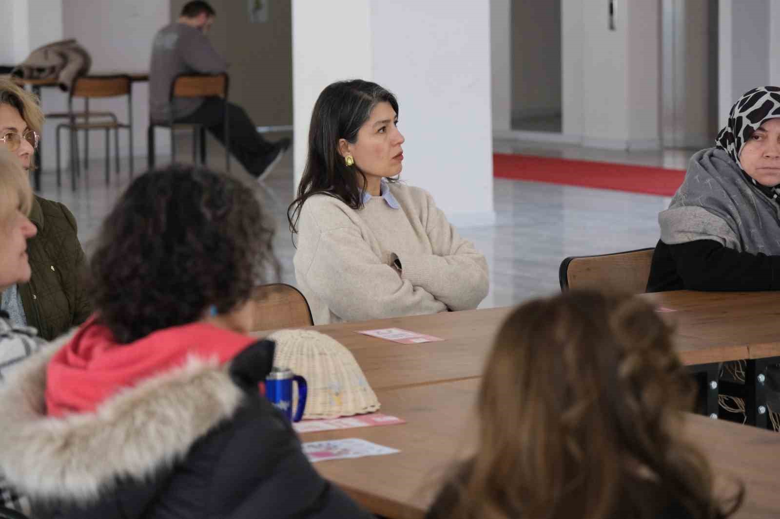 Sağlıklı Menopoz Okulları&rsquo;nda &uuml;cretsiz eğitimler veriliyor
