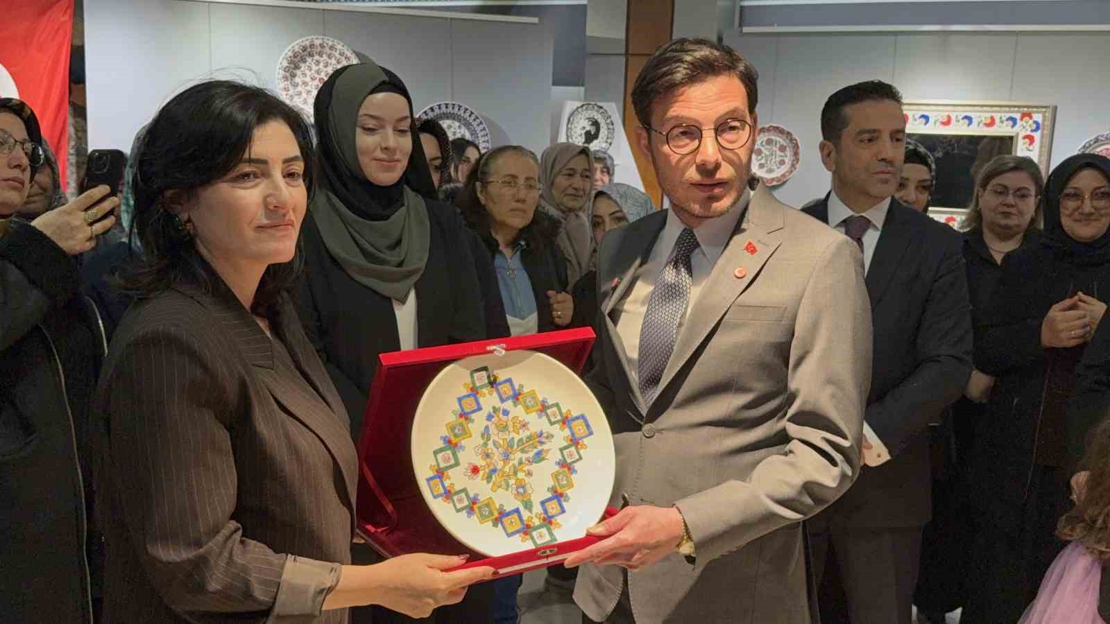 Tokatlı kadınların elinde şekillenen &ccedil;iniler g&ouml;r&uuml;c&uuml;ye &ccedil;ıktı
