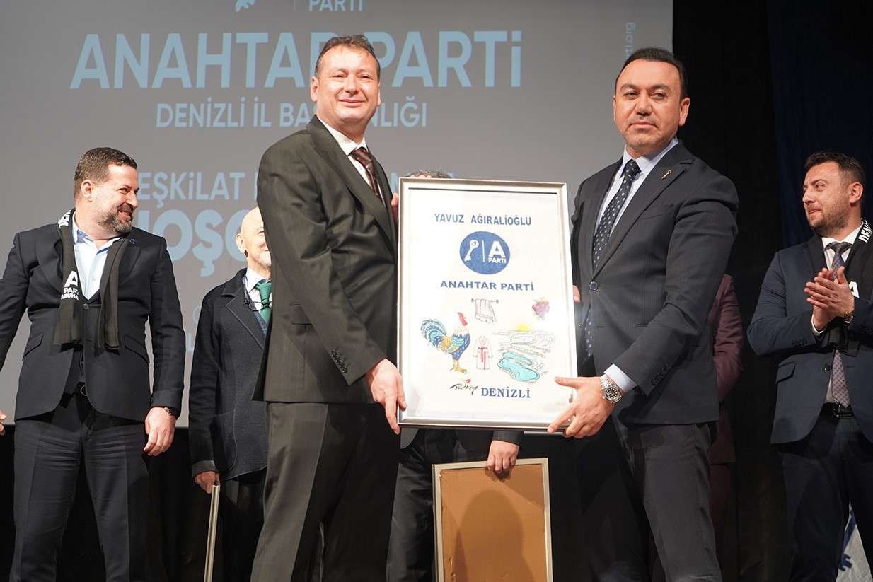 Denizli Anahtar Parti &uuml;yeleri d&uuml;zenlenen t&ouml;rende bir araya geldi
