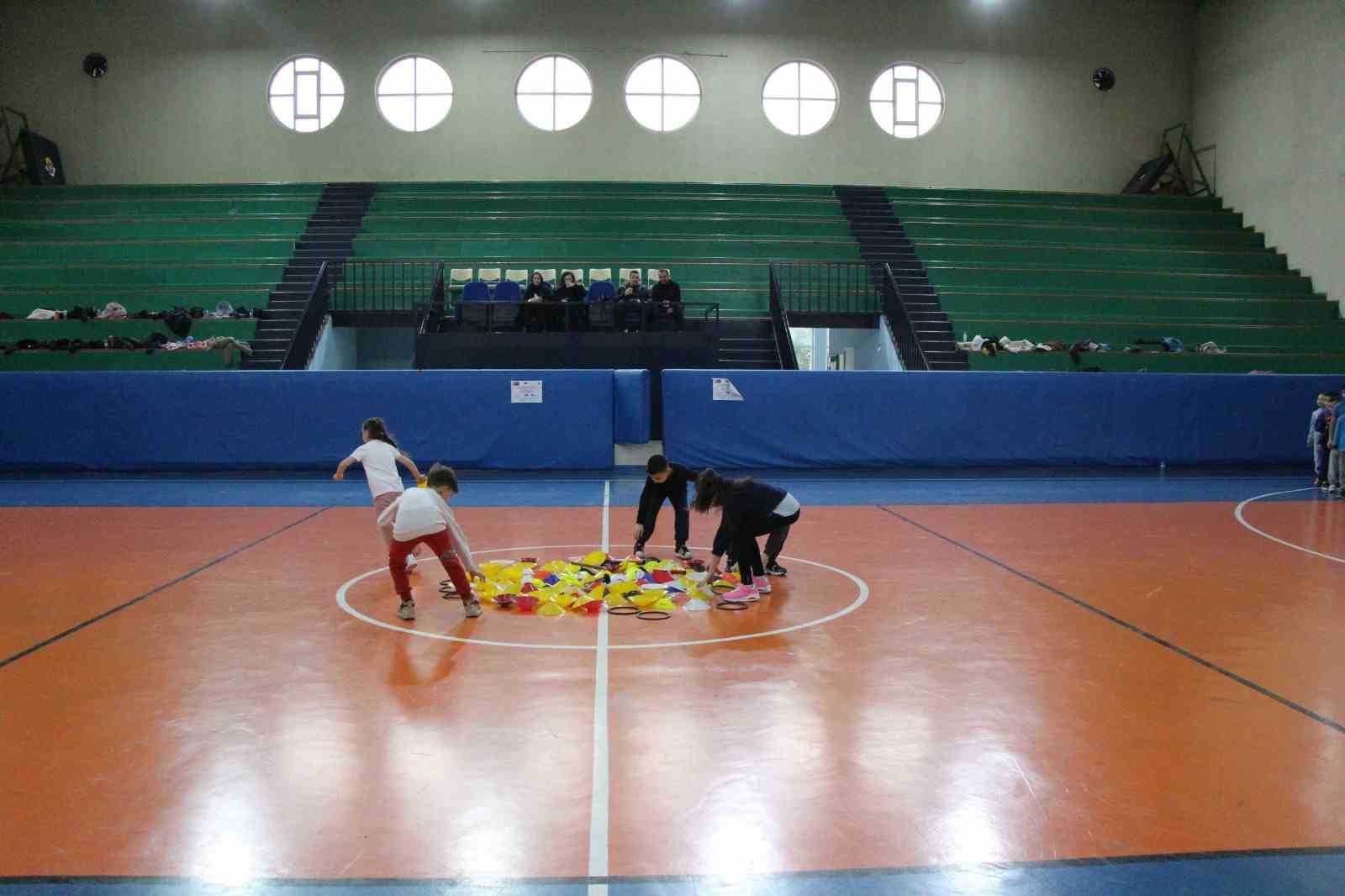 Öğrencilere uygulamalı temel atletizm etkinliği