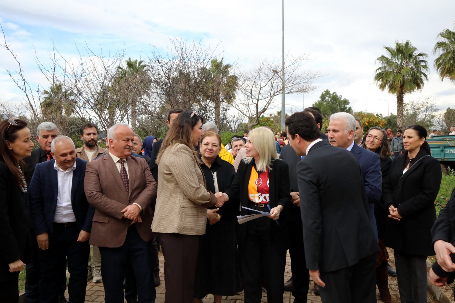 A&Uuml; Rekt&ouml;r&uuml; Prof. Dr. &Ouml;zkan, ağa&ccedil; dikimine Galatasaray formasıyla gelip, Fenerbah&ccedil;e&rsquo;ye başarı diledi
