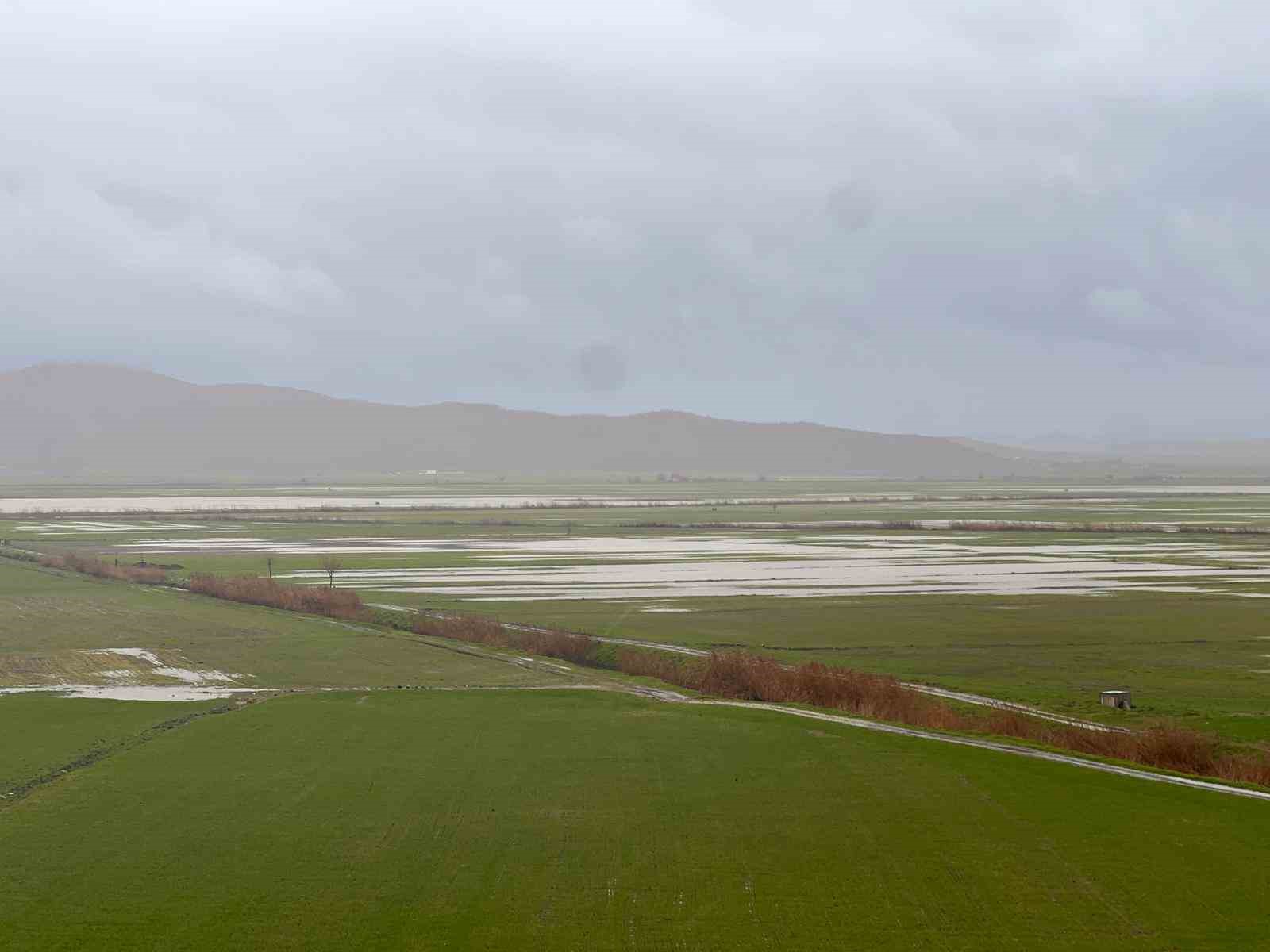 Kahramanmaraş&rsquo;ta binlerce d&ouml;n&uuml;m tarım arazisi sular altında kaldı
