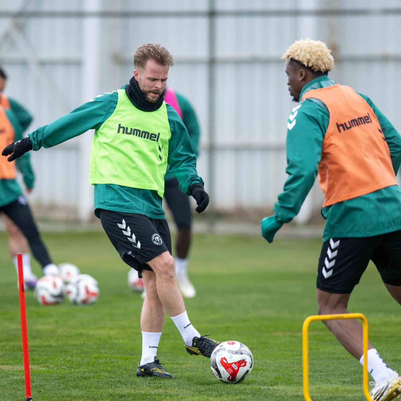 Konyaspor, Galatasaray ma&ccedil;ı hazırlıklarını s&uuml;rd&uuml;rd&uuml;
