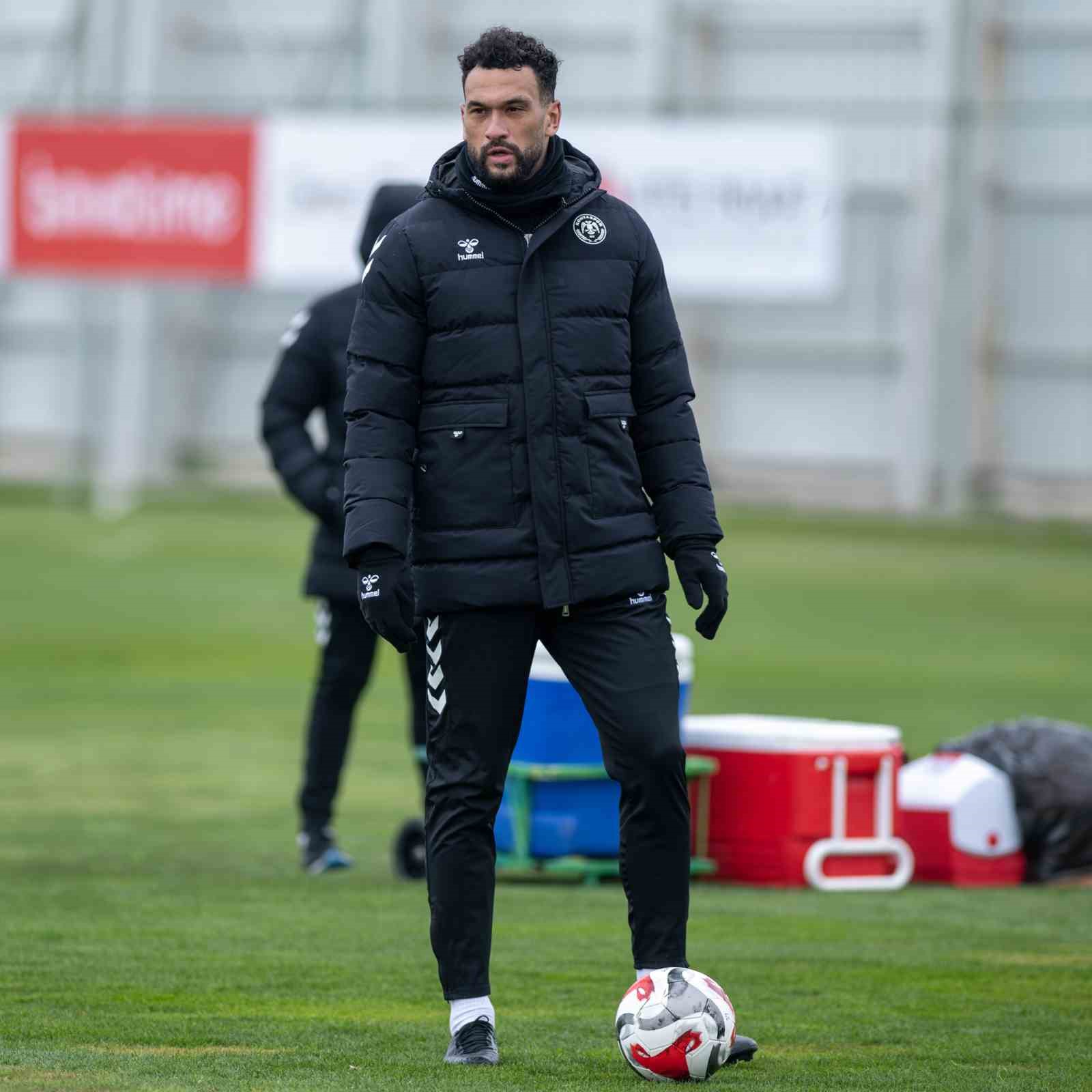 Konyaspor&rsquo;da Steven Caulker, İlhan Palut&rsquo;un ekibine dahil oldu
