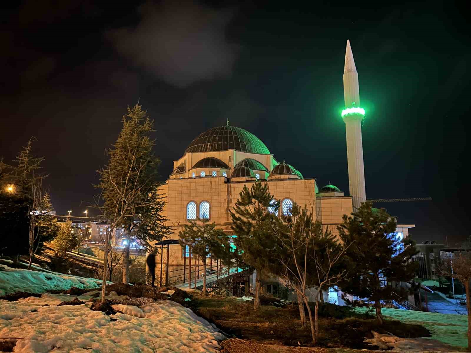 Van&rsquo;da Ramazan ayının ilk teravih namazı kılındı
