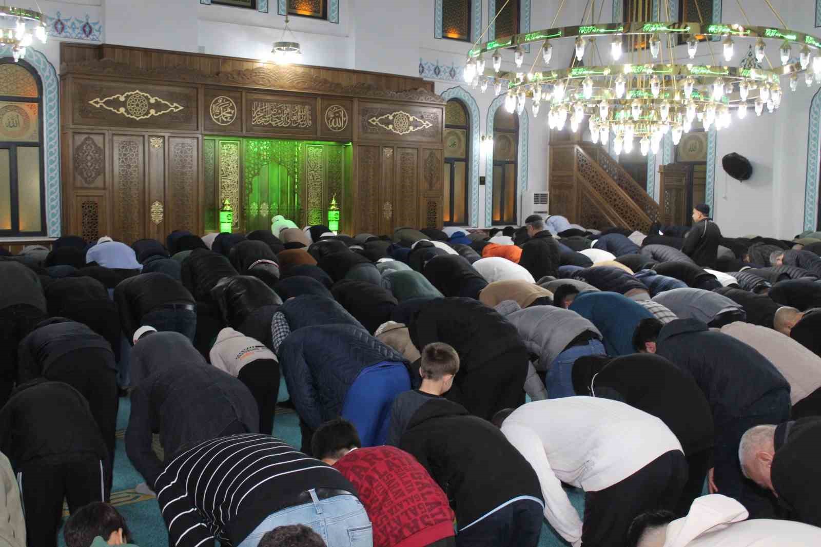 Siirt&rsquo;te Ramazan ayının ilk teravih namazı kılındı
