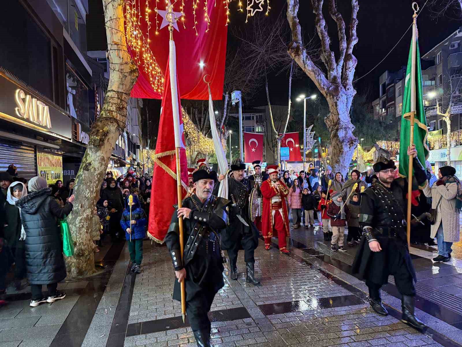 Pendik&rsquo;te mehter marşlarıyla ramazan coşkusu yoğun ilgi g&ouml;rd&uuml;
