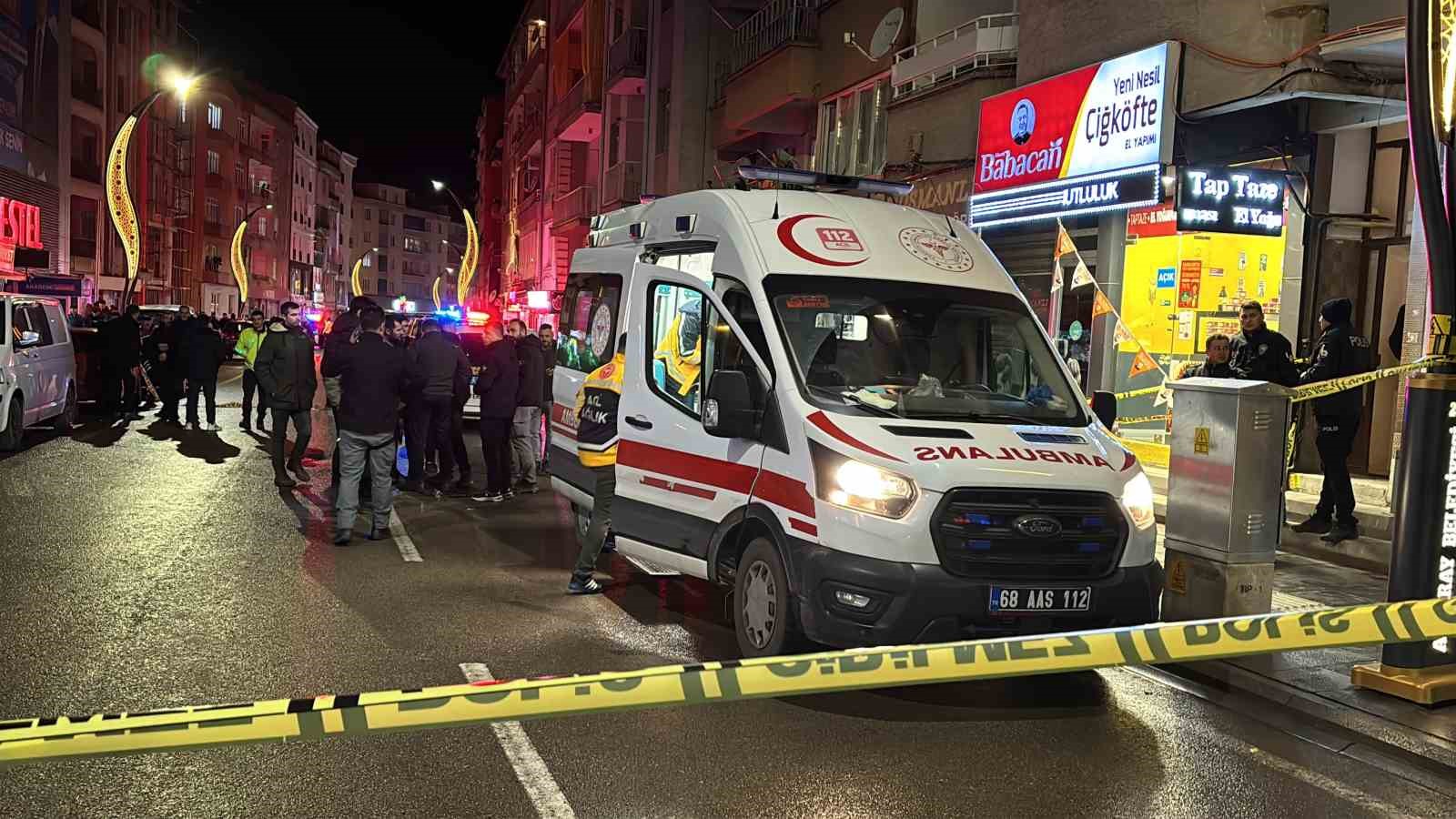 &Ouml;nce eski eşini ve kuzenini ardından kendini vurdu: 3 &ouml;l&uuml;
