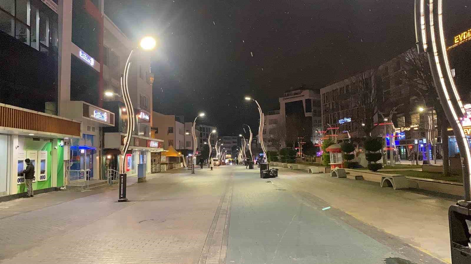 Bolu&rsquo;da kar yağışı etkili oluyor
