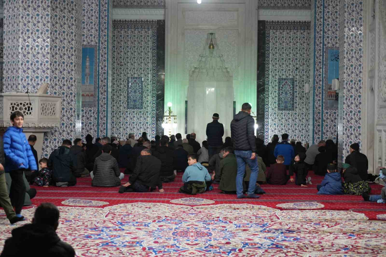 Iğdır&rsquo;da ilk teravih namazı kılındı
