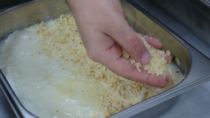 Osmanlı mutfağının hafif tatlısı Güllaç, Ramazan sofralarını süslüyor