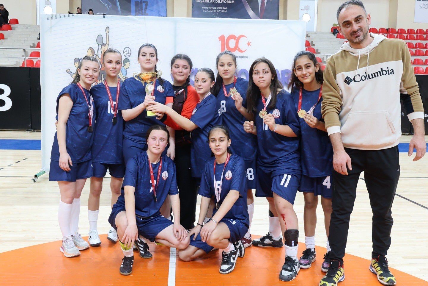 Gen&ccedil; Kız Futsal M&uuml;sabakaları Bilecik&rsquo;te sona erdi
