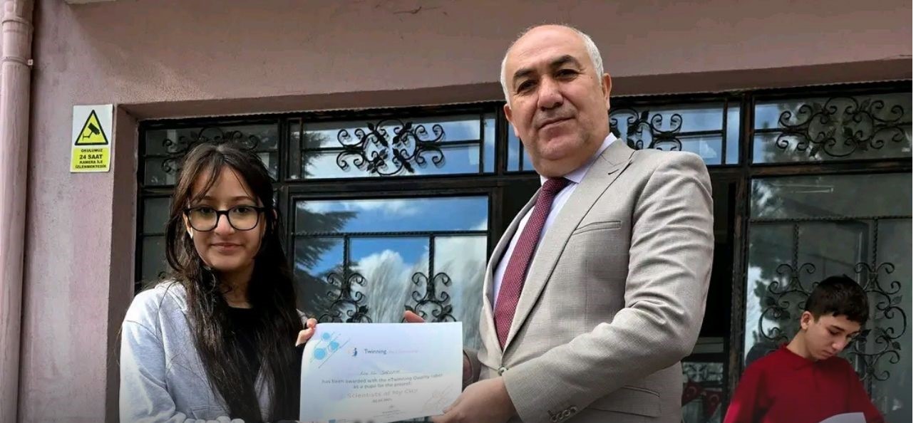 Emirdağ G&ouml;m&uuml; Ortaokulu, Avrupa&rsquo;dan &lsquo;eTwinning&rsquo; projesiyle &ouml;d&uuml;lle d&ouml;nd&uuml;
