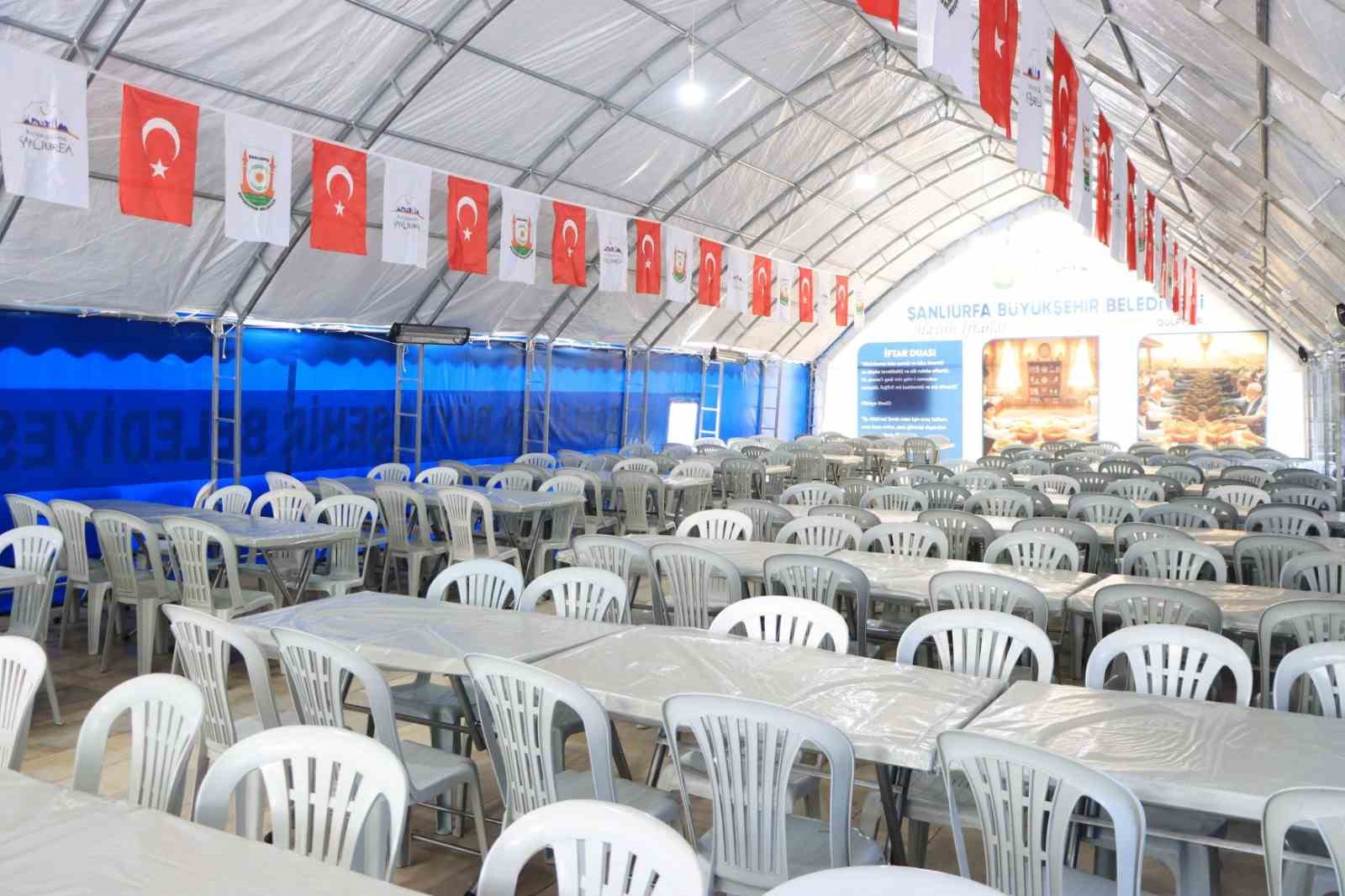 Şanlıurfa&rsquo;da binlerce kişi iftarda buluşuyor
