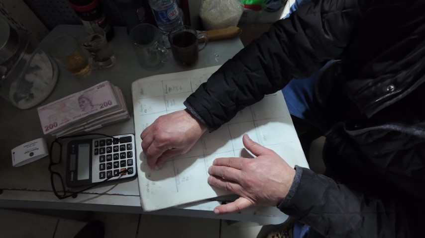 İstanbul&rsquo;da kadim k&uuml;lt&uuml;r devam ediyor: 320 kişinin bakkal borcu kapatıldı