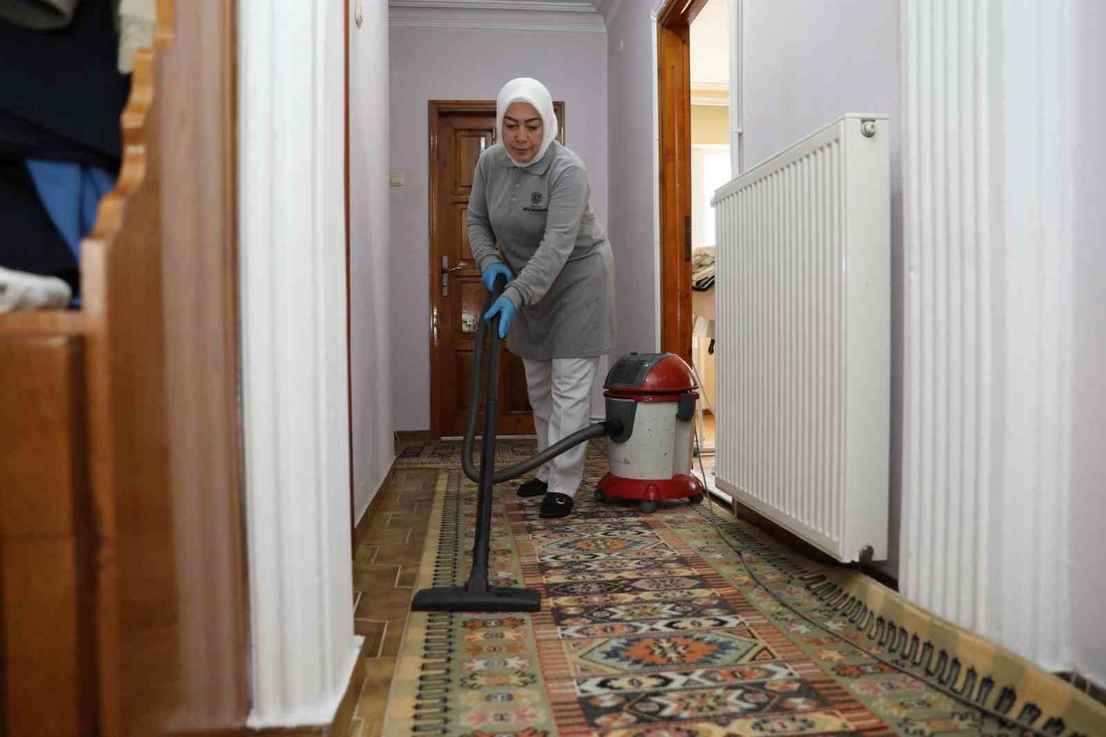 81’lik Sevim nine unutulmadı