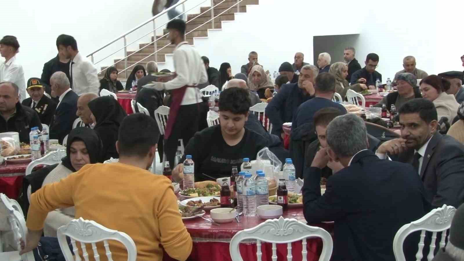 Şehit yakınları ve gaziler iftar programında buluştu