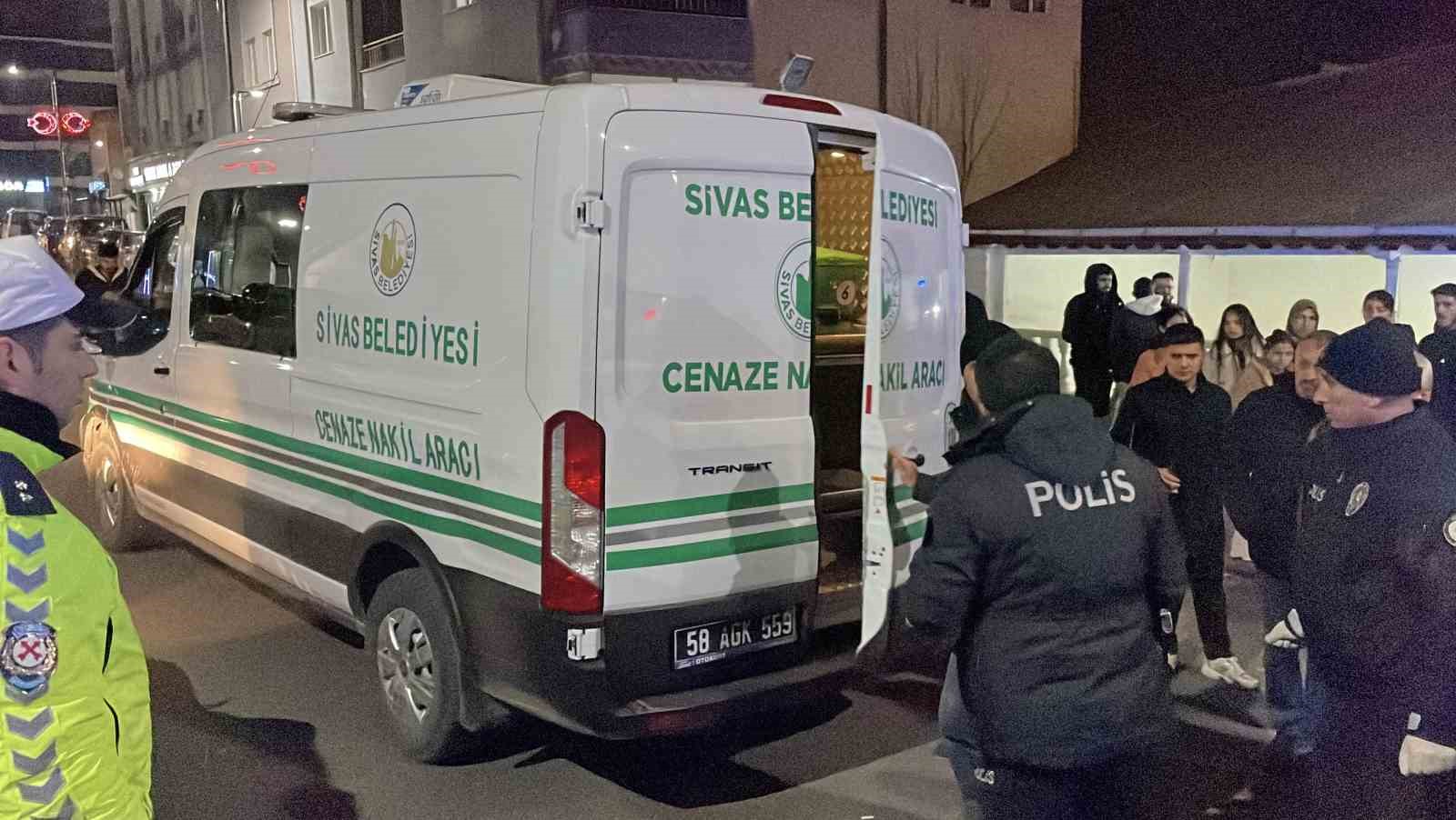 Teravih namazına giderken otomobilin &ccedil;arptığı kadın hayatını kaybetti, gelini yaralandı
