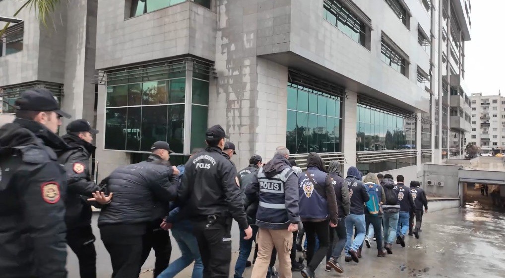Mersin&rsquo;de milyarlık yasa dışı bahis operasyonu: 9 tutuklama
