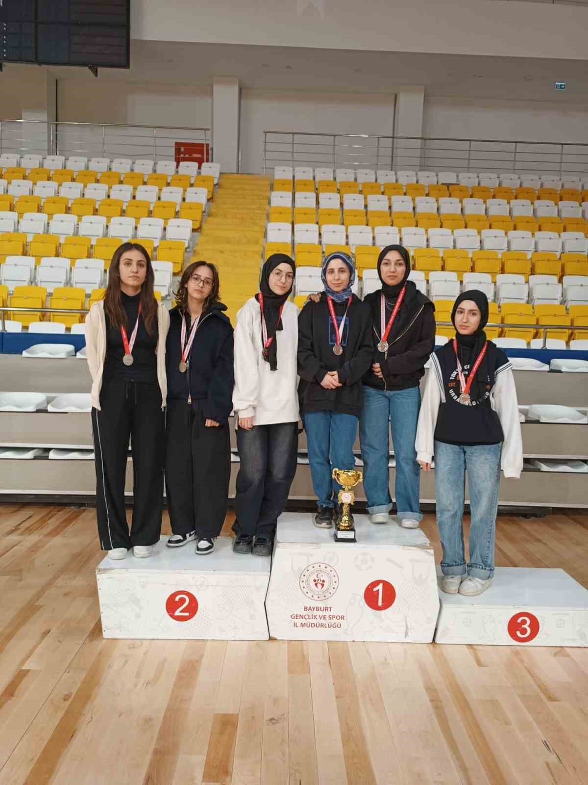 Bayburt Fen Lisesi &ouml;ğrencilerinden satran&ccedil;ta başarı

