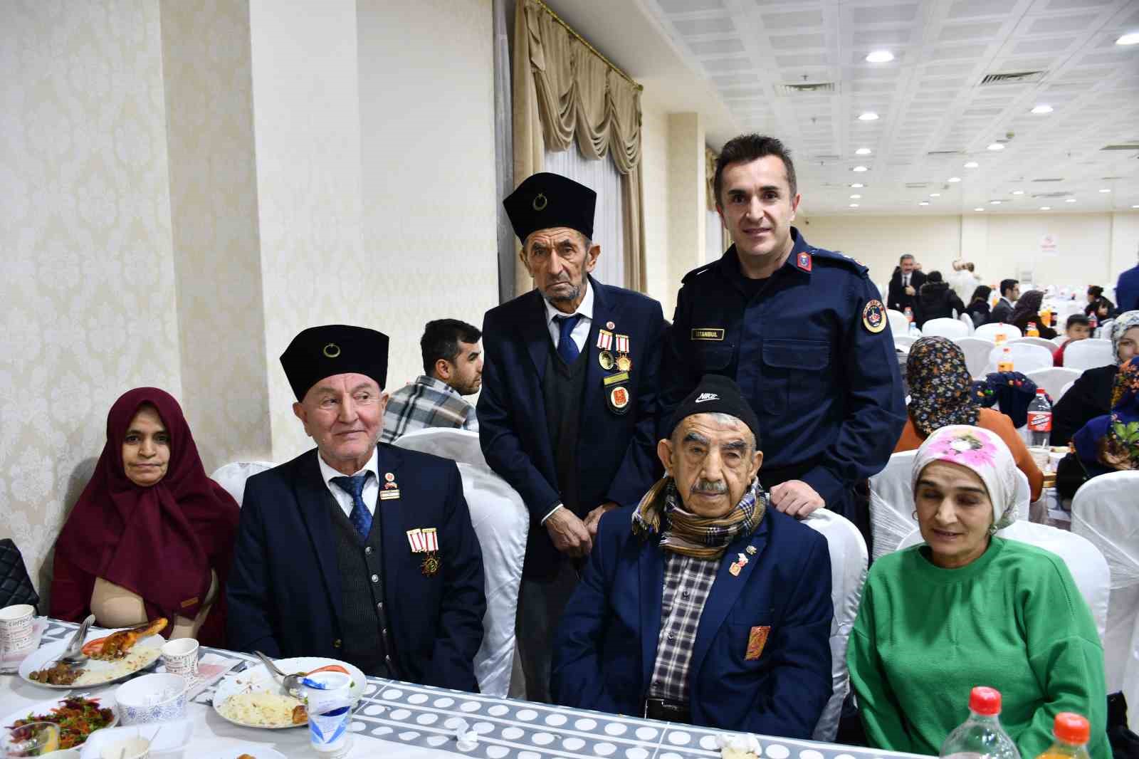 Vezirk&ouml;pr&uuml;&rsquo;de şehit yakınları ve gaziler iftarda ağırlandı
