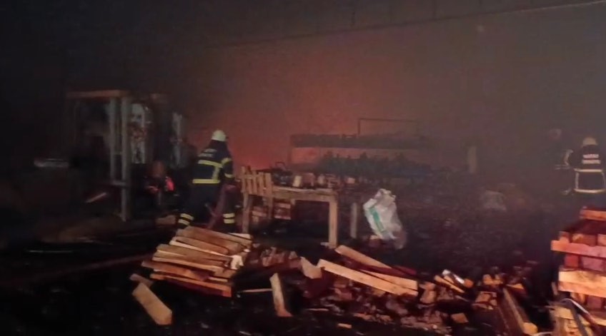 Payas&rsquo;ta marangoz at&ouml;lyesinde yangın
