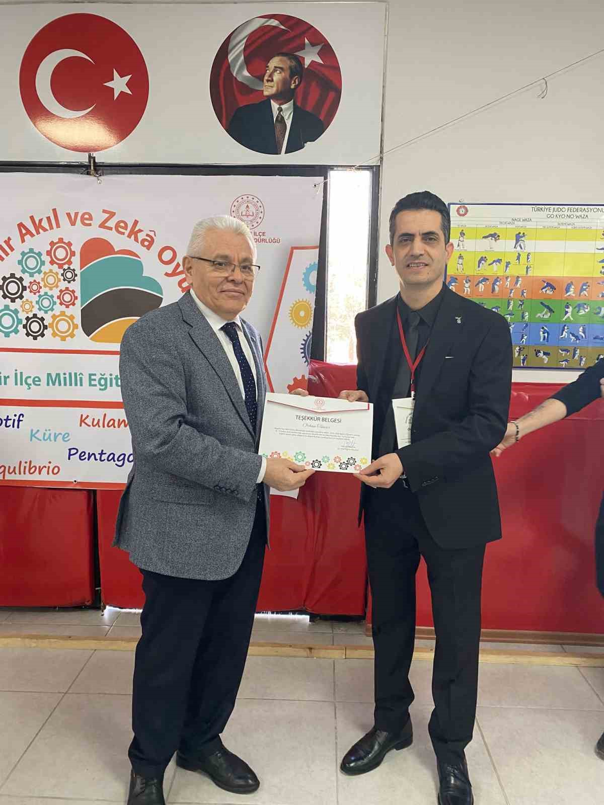 Alaşehir&rsquo;de 81 &ouml;ğrenci il&ccedil;e şampiyonluğu i&ccedil;in yarıştı
