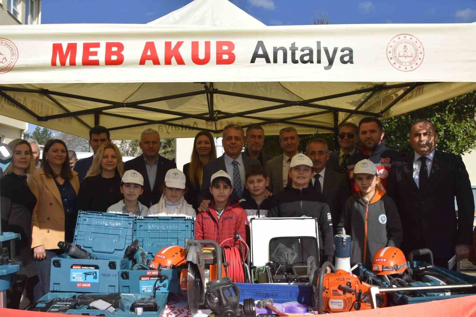 Aksu&rsquo;da &ouml;ğrenciler &lsquo;Sağlık El&ccedil;isi&rsquo; belgelerini aldı
