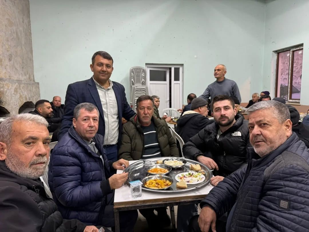 Burhaniye&rsquo;de toplu iftar geleneği devam ediyor
