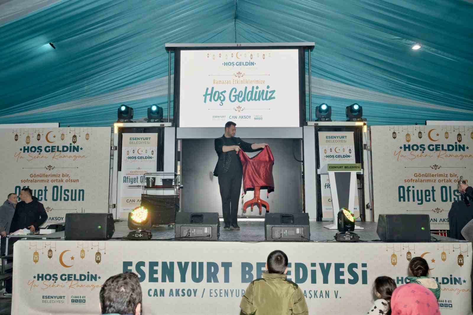 Esenyurt&rsquo;ta Başkan Vekili Can Aksoy, ilk iftarını şehit ailesiyle a&ccedil;tı
