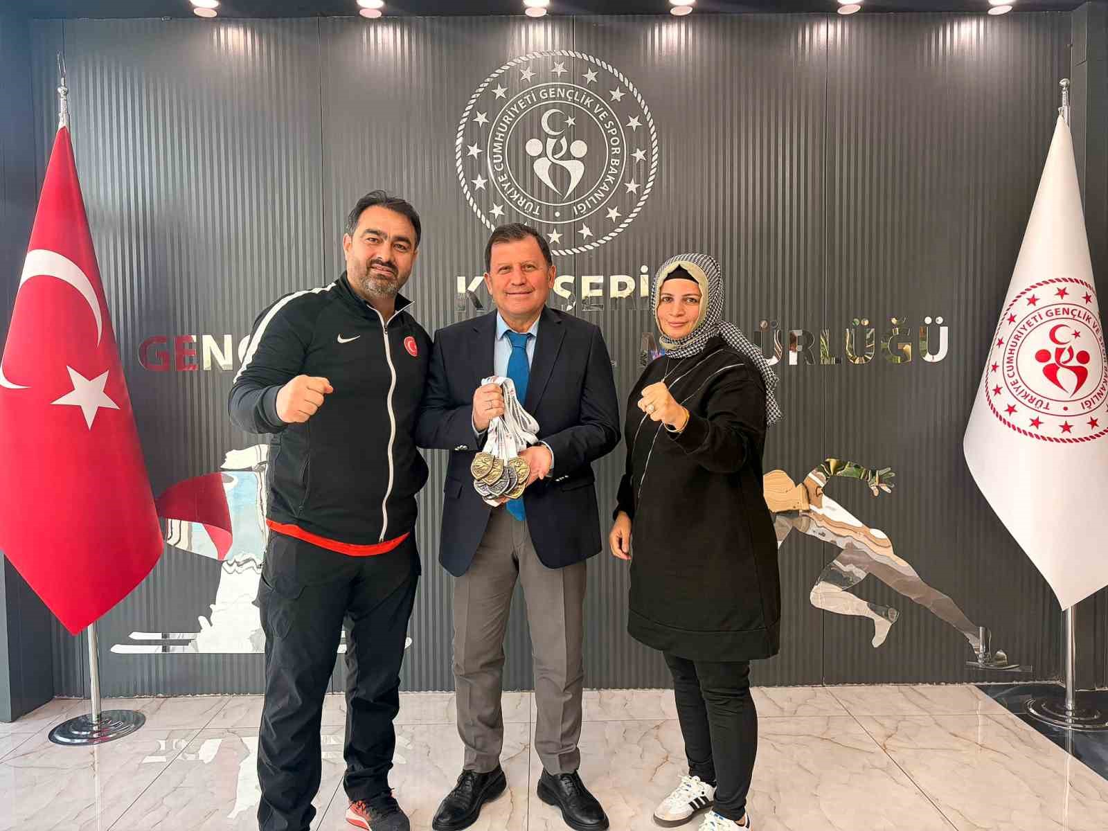 Kayserili İşitme Engelliler Taekwondo Sporcularından tarihi başarı