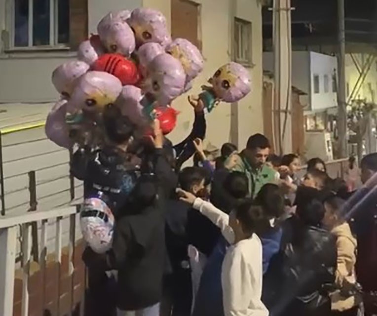 Turgutlu&rsquo;da baloncudan &ccedil;ocuklara Ramazan s&uuml;rprizi
