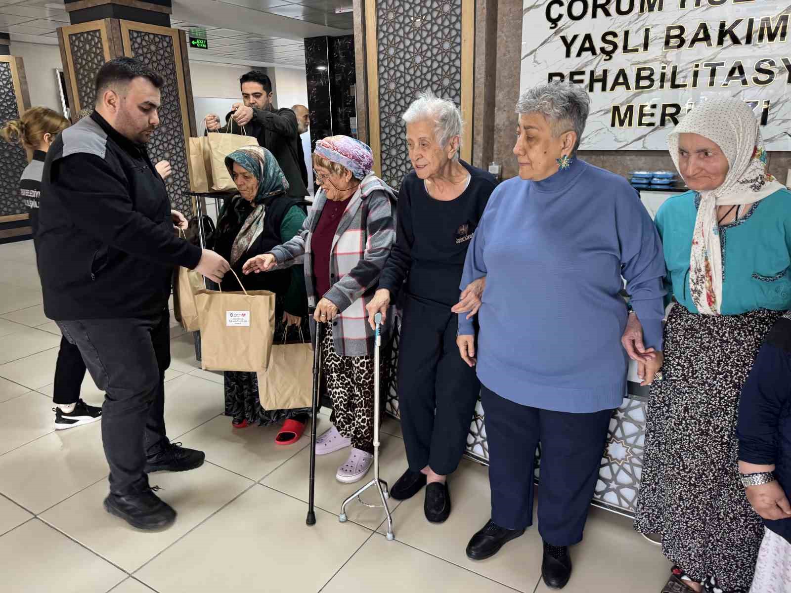 &Ccedil;orum&rsquo;da hasta ve yaşlılara hijyen paketi
