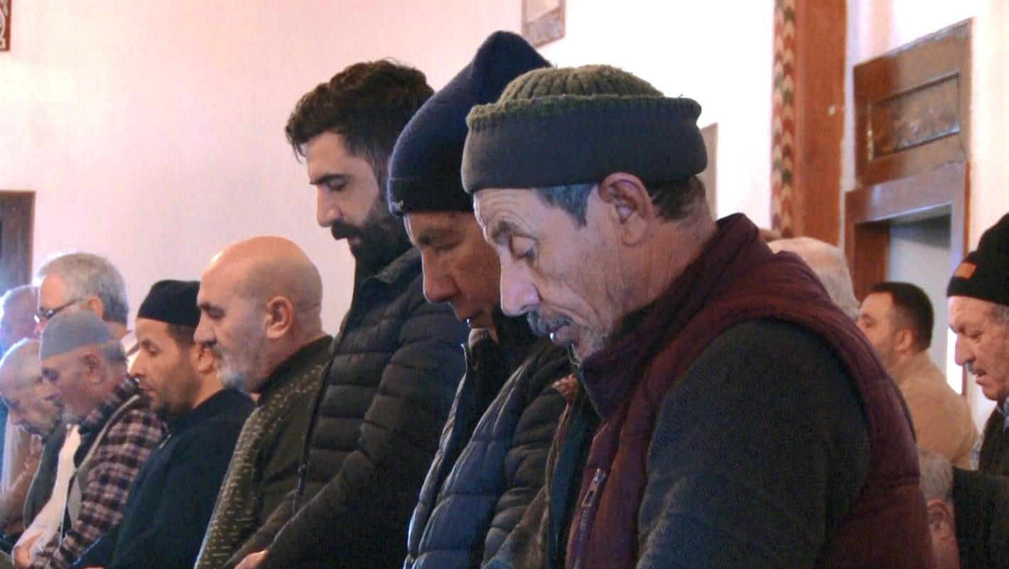 Ramazan ayının ilk cumasında Hacı Bayram Veli Camii doldu taştı