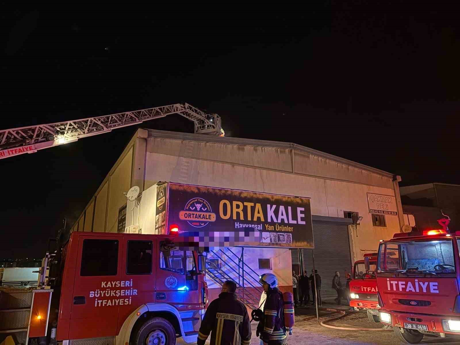 Kayseri&rsquo;de hayvansal yan &uuml;r&uuml;nler tesisinde yangın
