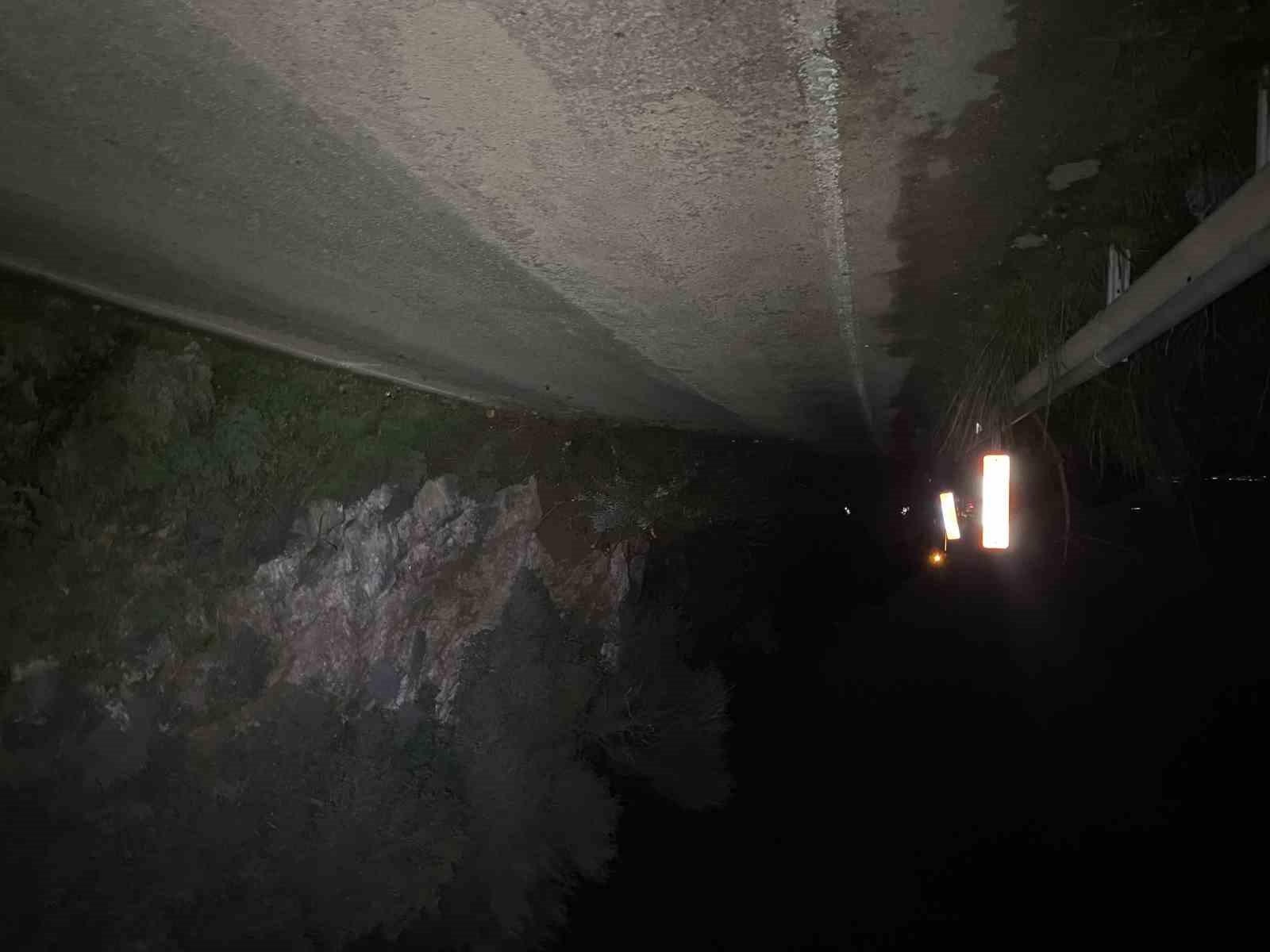 Bursa’da heyelan: Mudanya-Kurşunlu yolu trafiğe kapandı