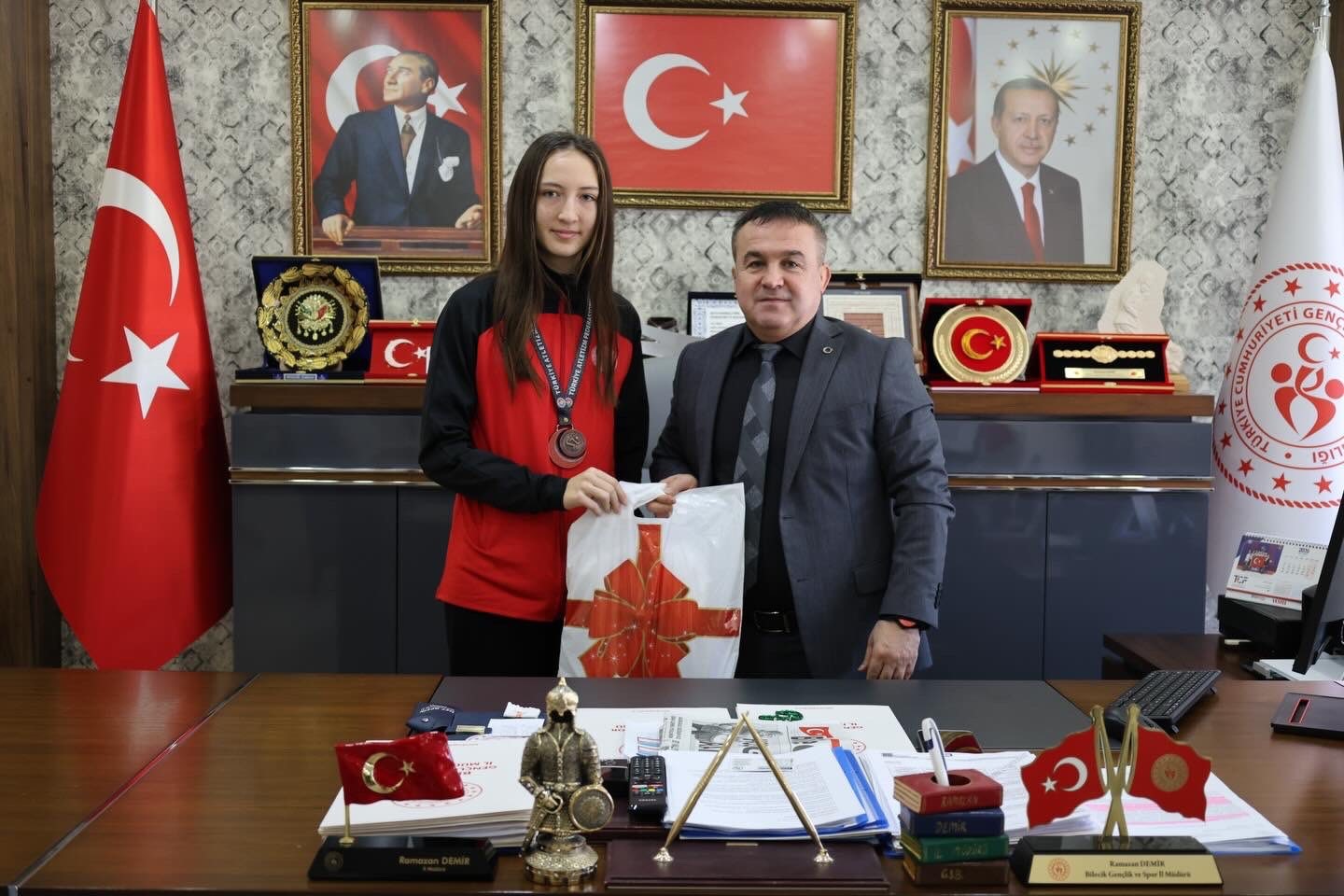 Bilecikli sporcu 300 metrede T&uuml;rkiye 3&rsquo;&uuml;nc&uuml;s&uuml; oldu
