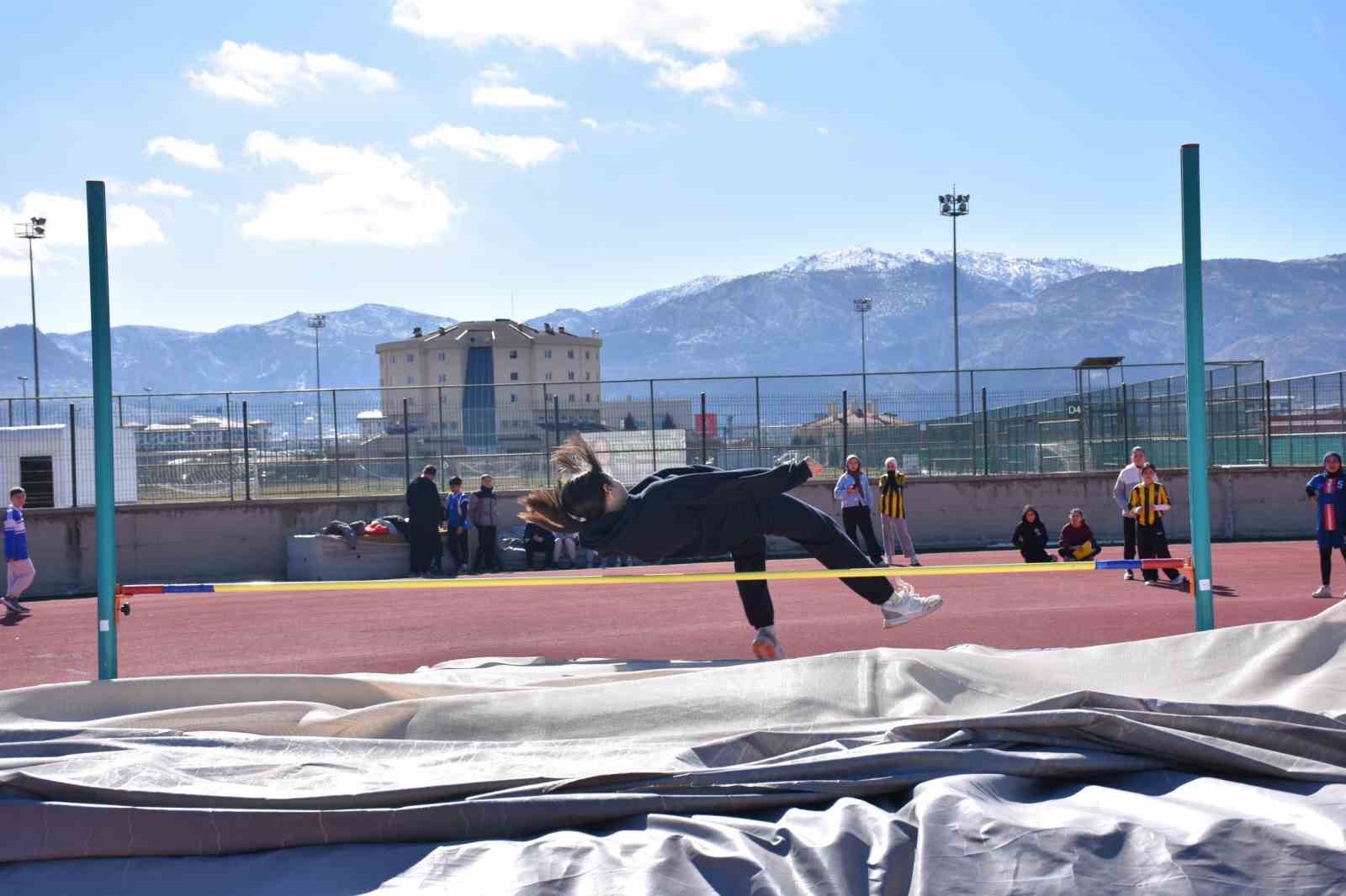 &rsquo;Okul Sporları Yıldızlar Atletizm M&uuml;sabakaları&rsquo; sona erdi
