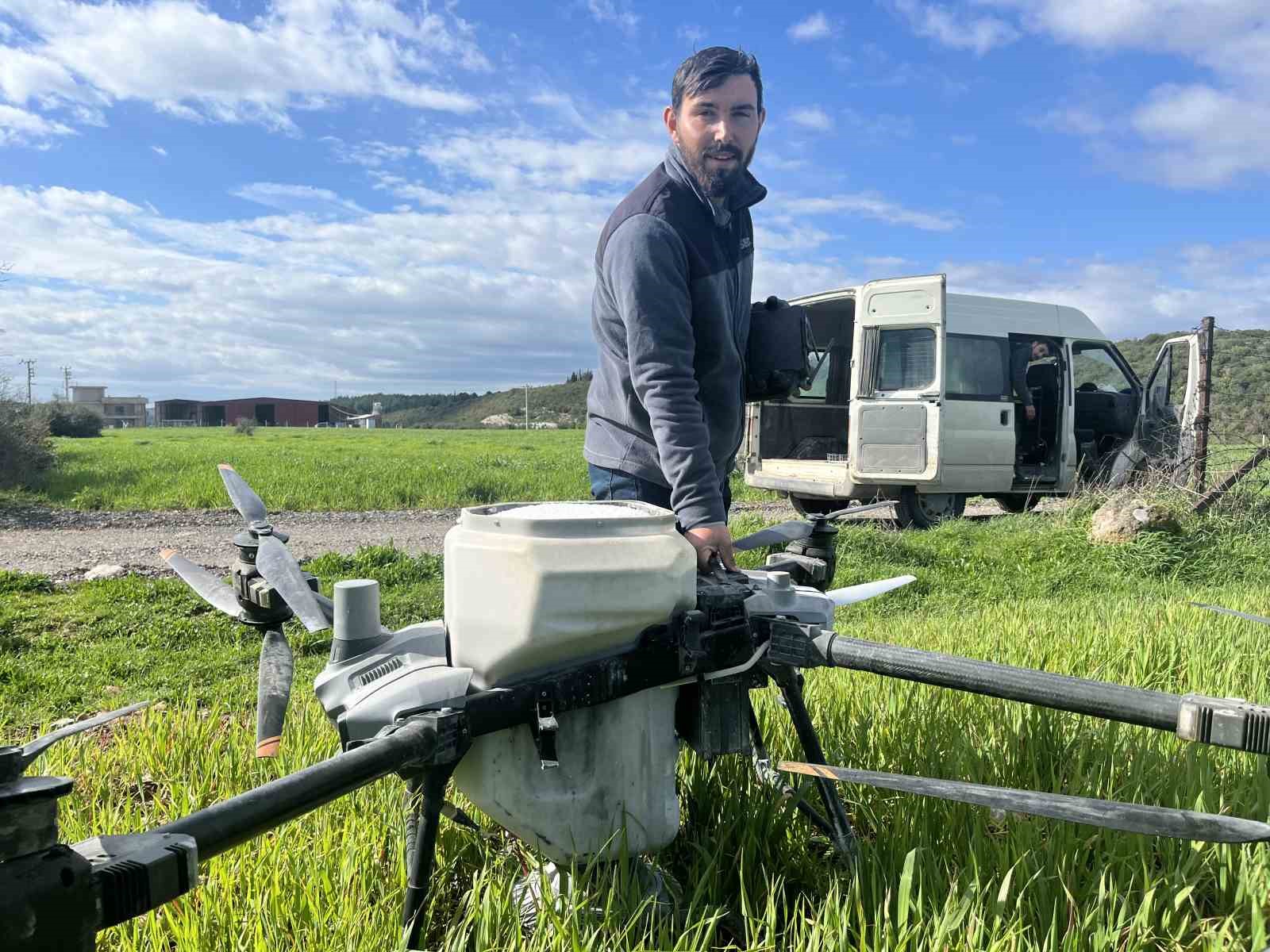 Yağmurdan &ccedil;amura d&ouml;nen tarlalarda &ccedil;ift&ccedil;i &ccedil;&ouml;z&uuml;m&uuml; dronda buldu
