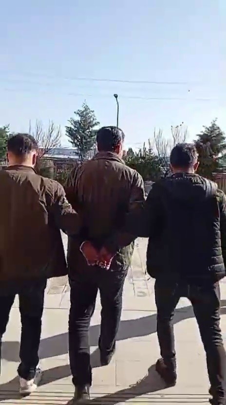 İftar vakti aileye kurşun yağdıran k&uuml;lt&uuml;r ve sosyal işler m&uuml;d&uuml;r&uuml;, ardından da belediyeye giderek husumetlisine ateş etti
