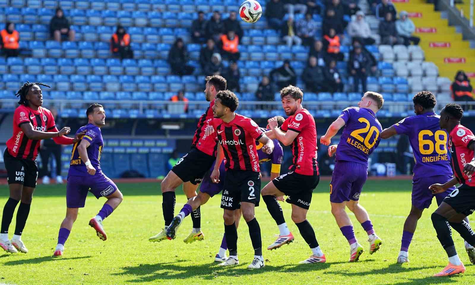 Trendyol S&uuml;per Lig: Ey&uuml;pspor: 0 - Gen&ccedil;lerbirliği: 0 (İlk yarı)
